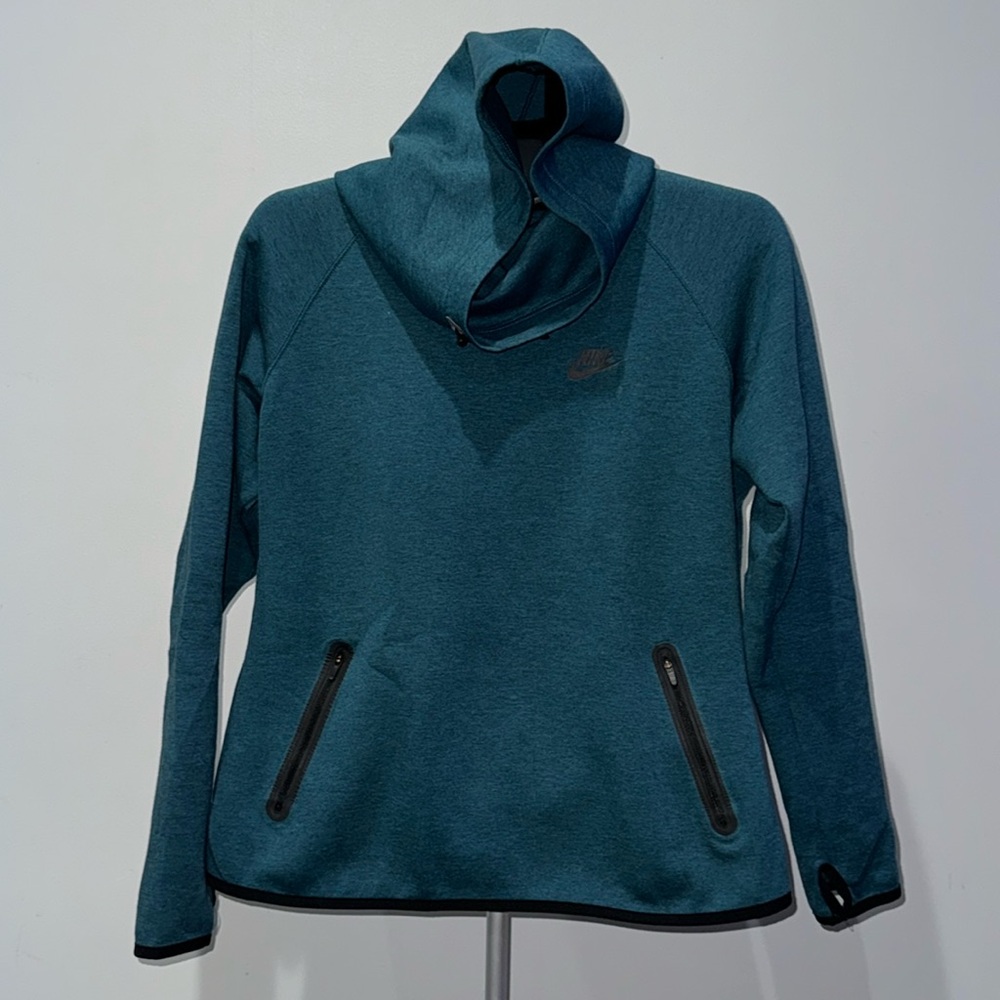 NIKE NSW PULLOVER  WOMENS LARGE.